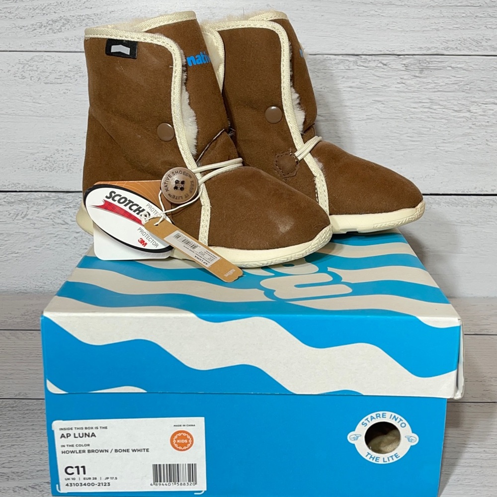 NEW Native AP Luna boot brown white toddler size 11